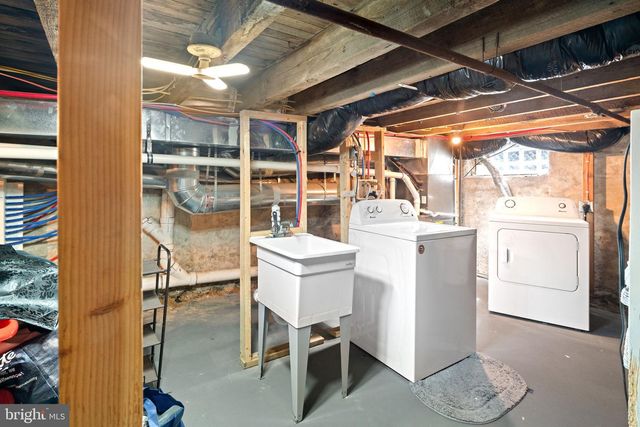 1540 S LECOUNT, Philadelphia, PA 19146