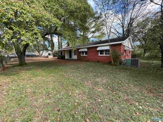 2723 Oaktree Lane, Huntsville, AL 35810