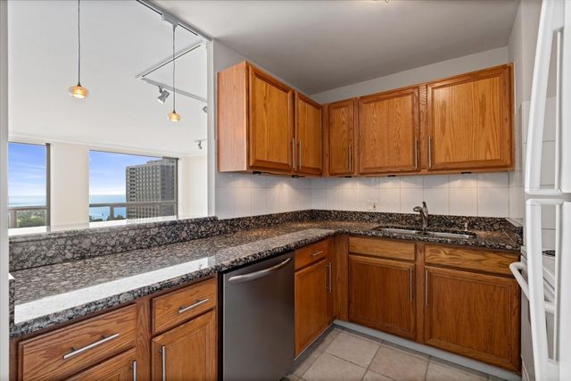 4343 N Clarendon Avenue 2304, Chicago, IL 60613