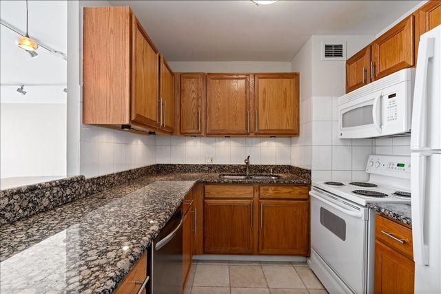 4343 N Clarendon Avenue 2304, Chicago, IL 60613