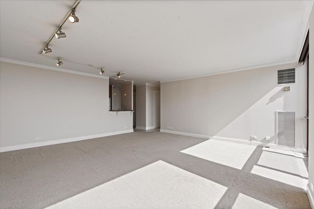4343 N Clarendon Avenue 2304, Chicago, IL 60613