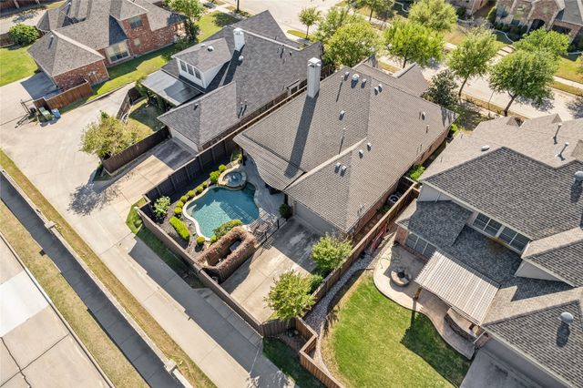 429 S Hampton Court, Lewisville, TX 75056