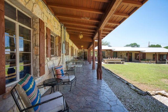 5322 N State Hwy 16, Bandera, TX 78003