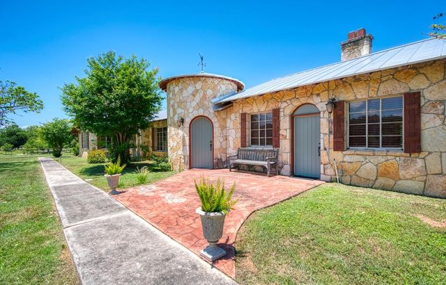 5322 N State Hwy 16, Bandera, TX 78003