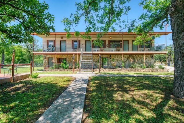 5322 N State Hwy 16, Bandera, TX 78003