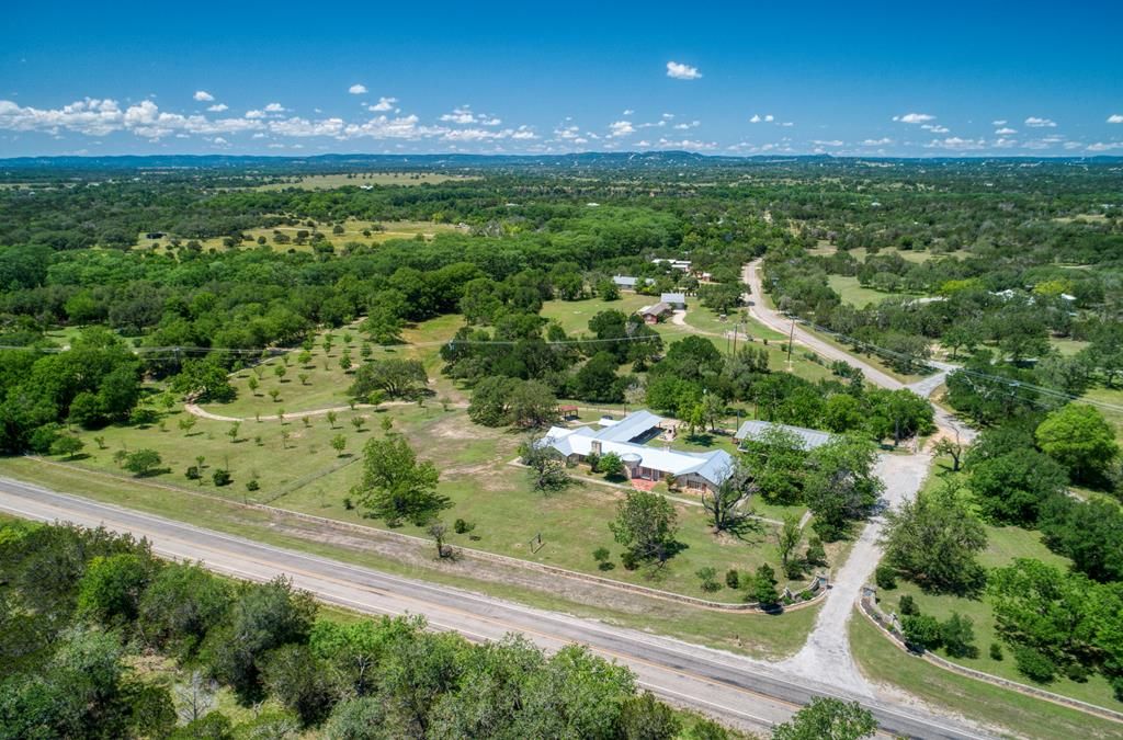 5322 N State Hwy 16, Bandera, TX 78003