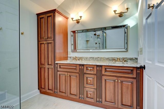 3 Dogwood Dr, Hillsborough Twp., NJ 08844