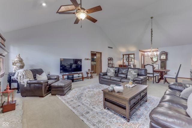 2077 Ridgemere Place, Greenwood, IN 46143