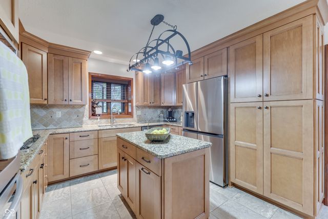 2077 Ridgemere Place, Greenwood, IN 46143