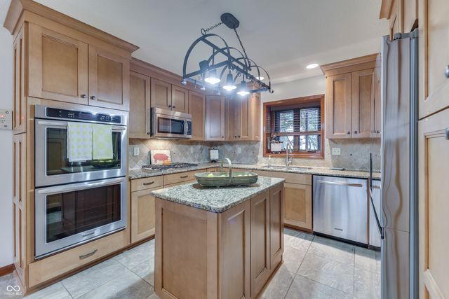 2077 Ridgemere Place, Greenwood, IN 46143