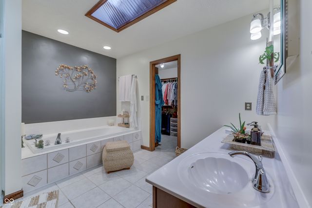 2077 Ridgemere Place, Greenwood, IN 46143