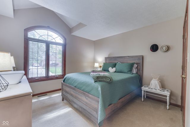 2077 Ridgemere Place, Greenwood, IN 46143