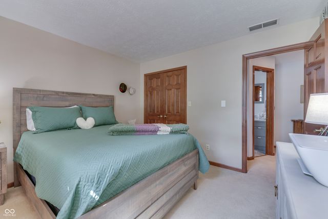 2077 Ridgemere Place, Greenwood, IN 46143