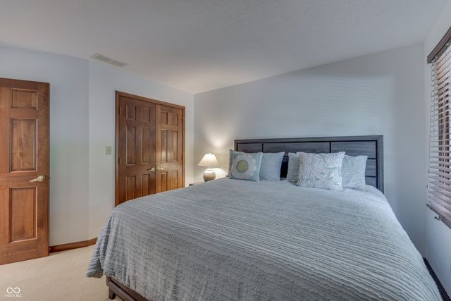 2077 Ridgemere Place, Greenwood, IN 46143
