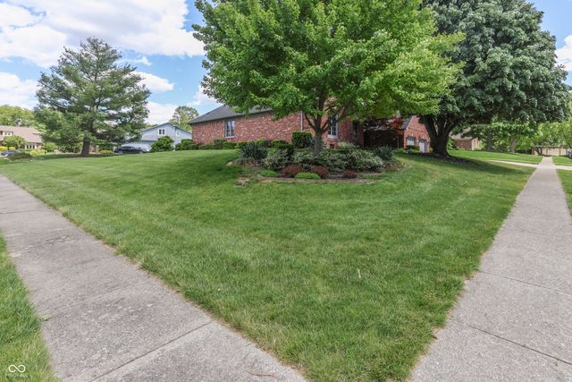 2077 Ridgemere Place, Greenwood, IN 46143