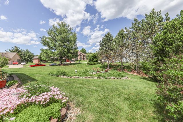 2077 Ridgemere Place, Greenwood, IN 46143