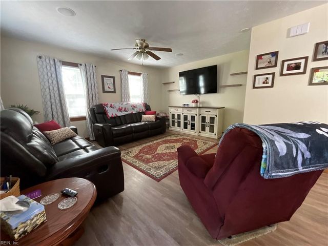 19 Hunts Neck RD, Poquoson, VA 23662