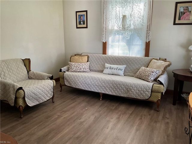 19 Hunts Neck RD, Poquoson, VA 23662