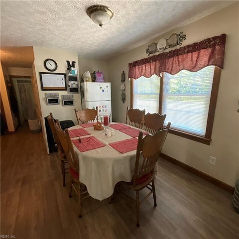 19 Hunts Neck RD, Poquoson, VA 23662