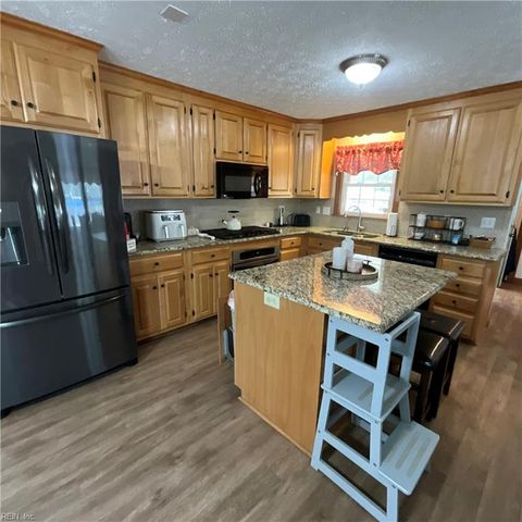 19 Hunts Neck RD, Poquoson, VA 23662