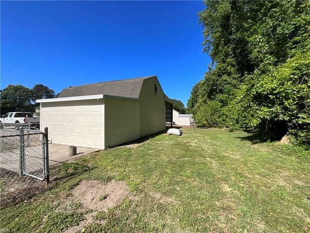 19 Hunts Neck RD, Poquoson, VA 23662