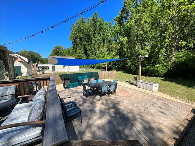 19 Hunts Neck RD, Poquoson, VA 23662