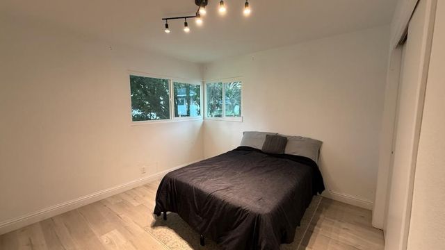 2902 N 4th Street, Fresno, CA 93703