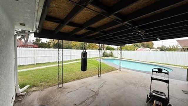 2902 N 4th Street, Fresno, CA 93703