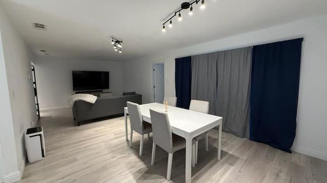 2902 N 4th Street, Fresno, CA 93703