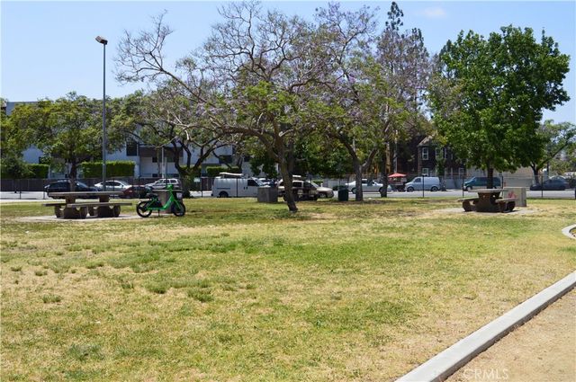 1021 W 25th Street 6, Los Angeles, CA 90007