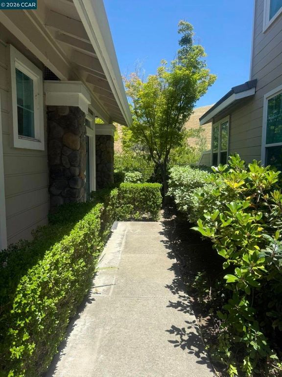 Image 2 of property listing at 3905 Coyote Cr, Clayton, CA 94517
