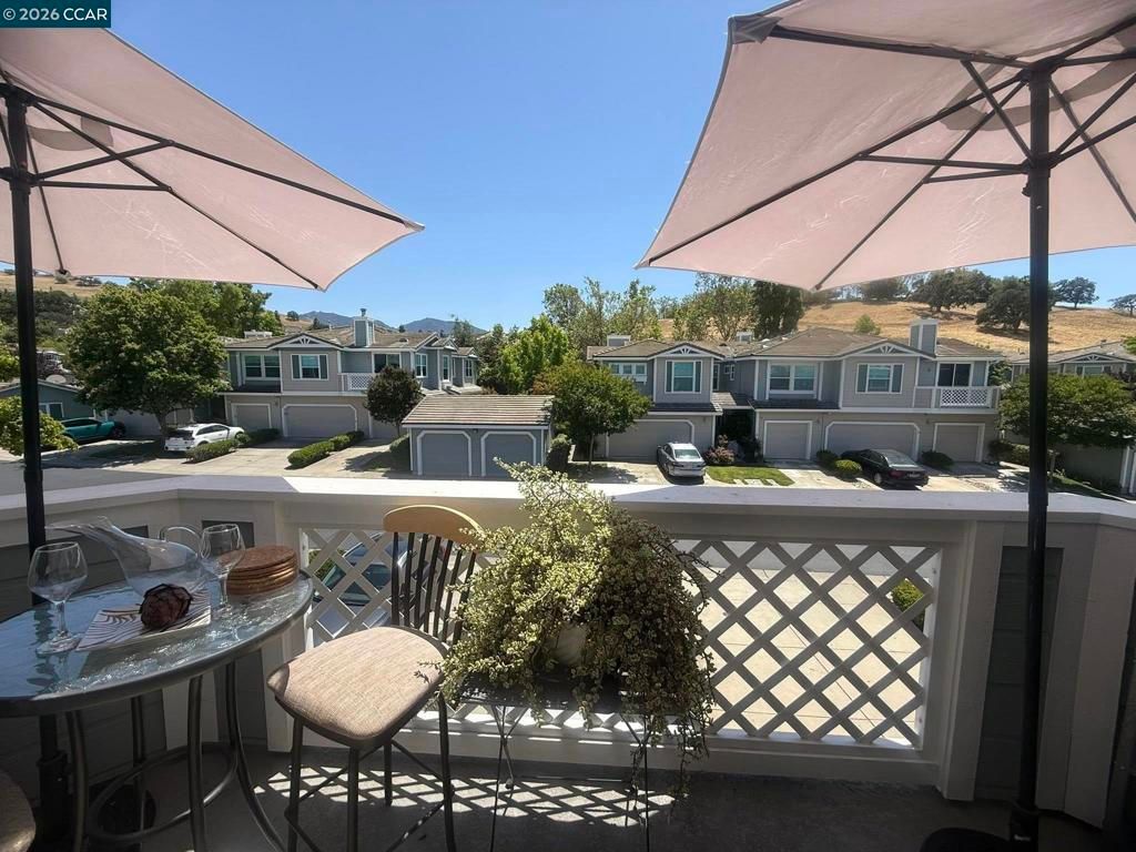 Image 20 of property listing at 3905 Coyote Cr, Clayton, CA 94517