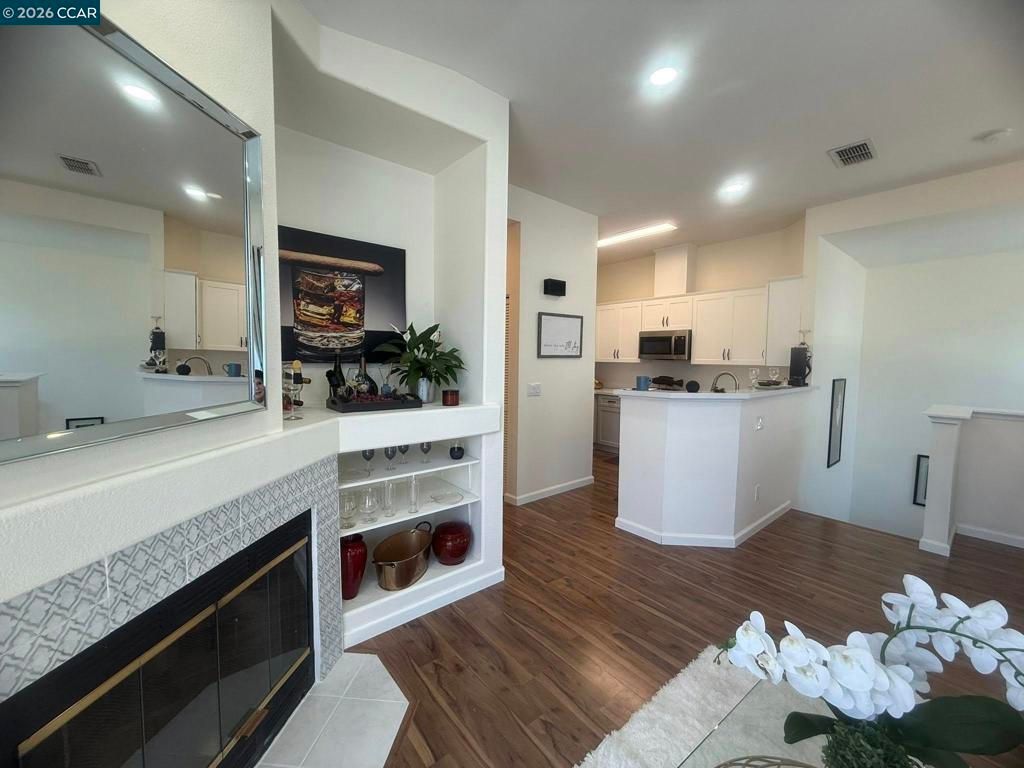 Image 3 of property listing at 3905 Coyote Cr, Clayton, CA 94517