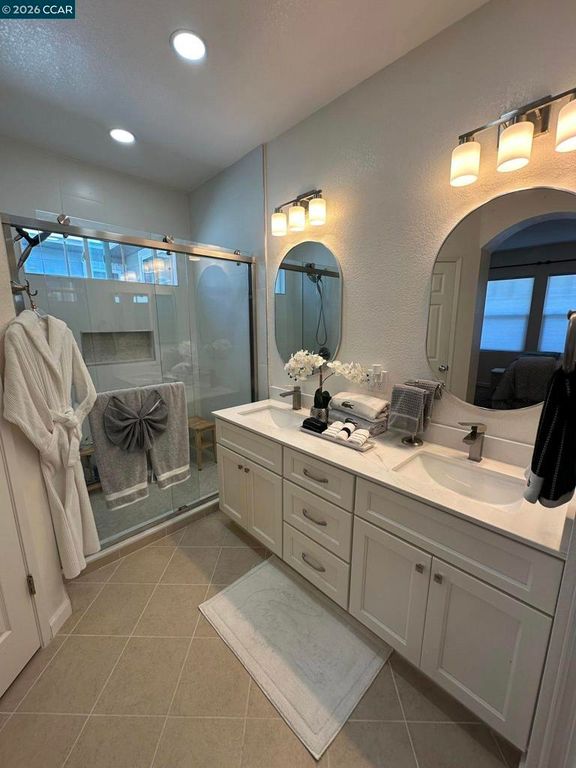 Image 40 of property listing at 3905 Coyote Cr, Clayton, CA 94517