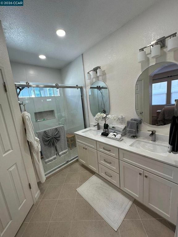 Image 41 of property listing at 3905 Coyote Cr, Clayton, CA 94517