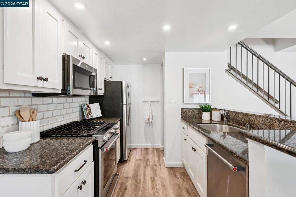 Image 11 of property listing at 809 Villa Lane 2, Moraga, CA 94566