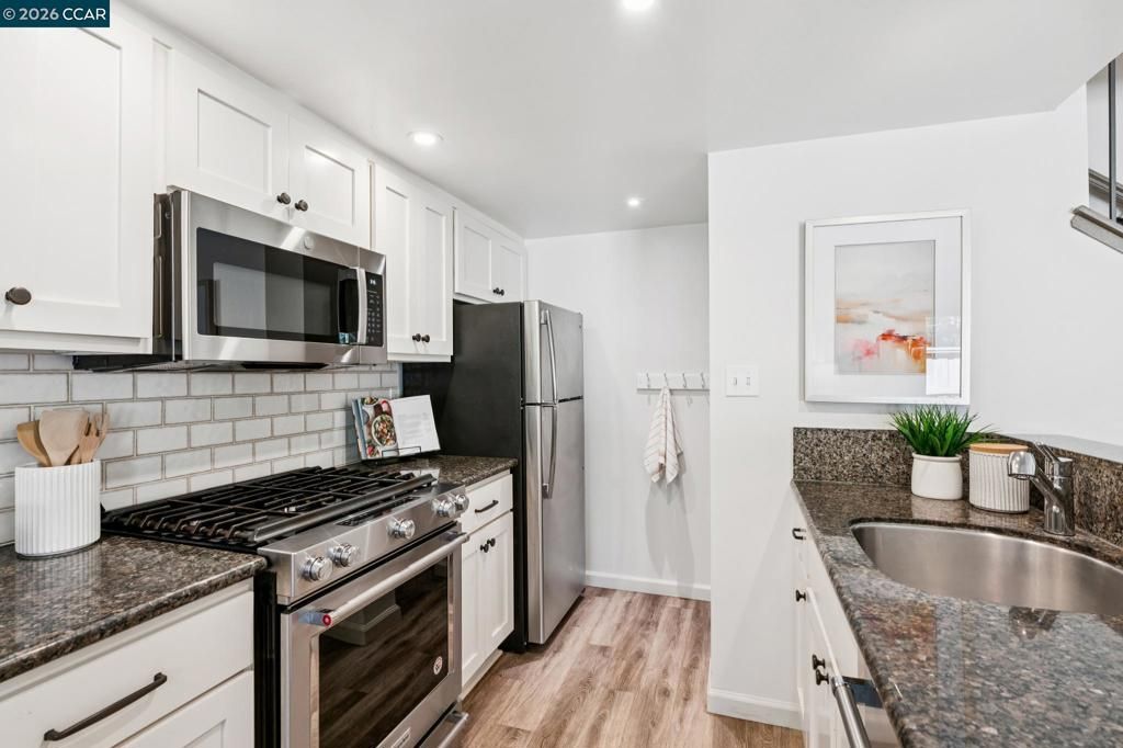 Image 12 of property listing at 809 Villa Lane 2, Moraga, CA 94566