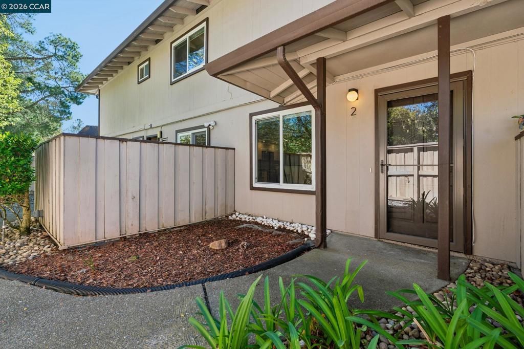 Image 2 of property listing at 809 Villa Lane 2, Moraga, CA 94566