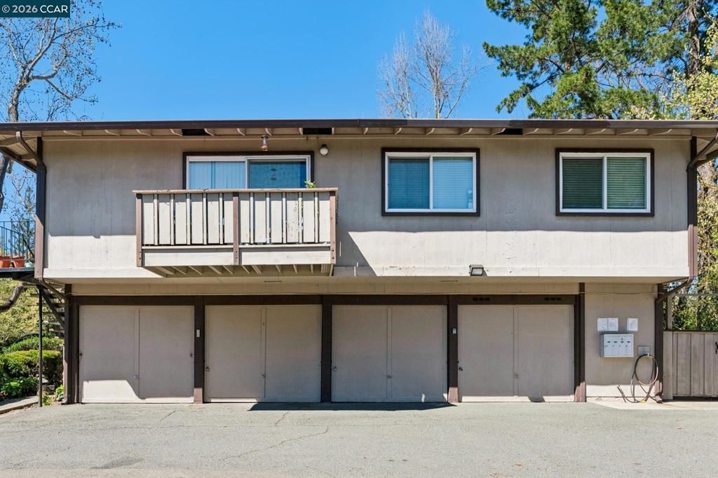 Image 22 of property listing at 809 Villa Lane 2, Moraga, CA 94566