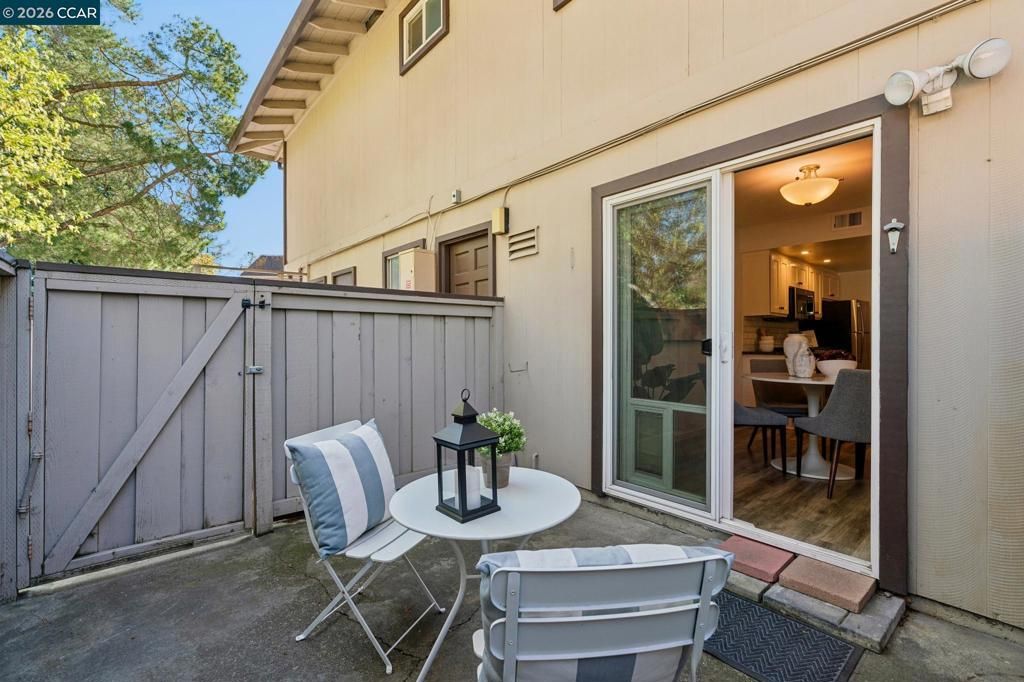 Image 9 of property listing at 809 Villa Lane 2, Moraga, CA 94566