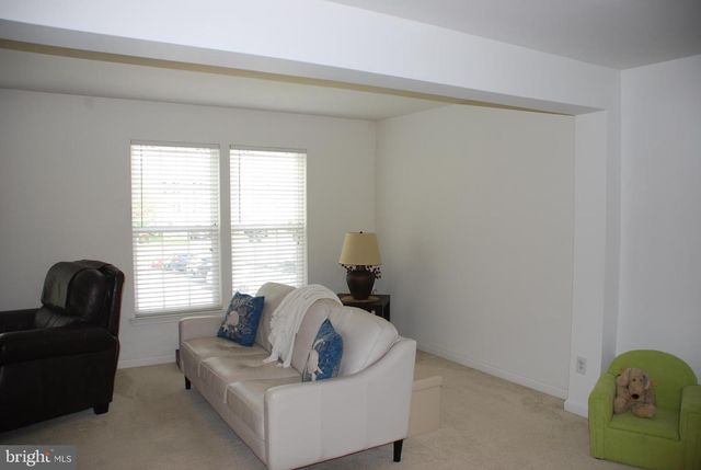 721 WATERWAY CT, Quakertown, PA 18951
