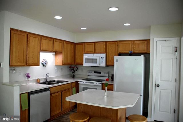 721 WATERWAY CT, Quakertown, PA 18951