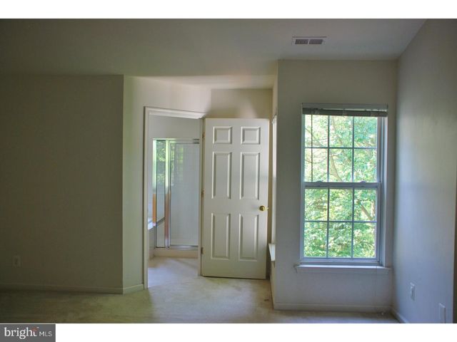 721 WATERWAY CT, Quakertown, PA 18951