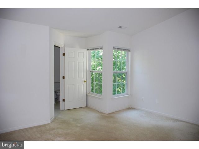 721 WATERWAY CT, Quakertown, PA 18951