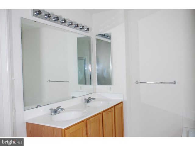 721 WATERWAY CT, Quakertown, PA 18951