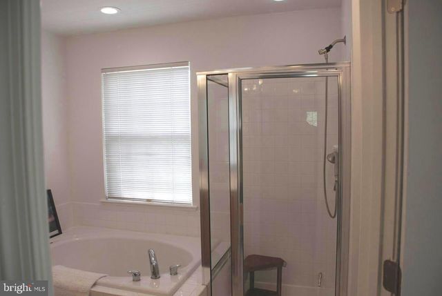 721 WATERWAY CT, Quakertown, PA 18951