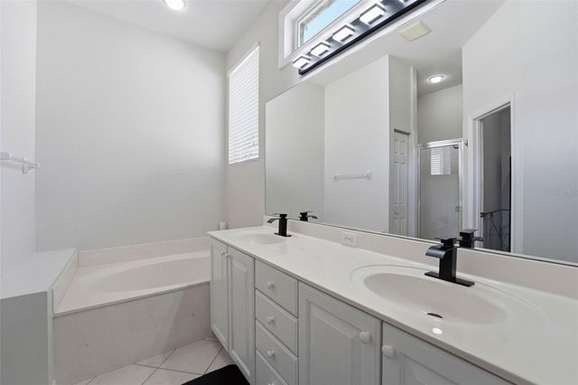 132 TALL TREES COURT, Sarasota, FL 34232