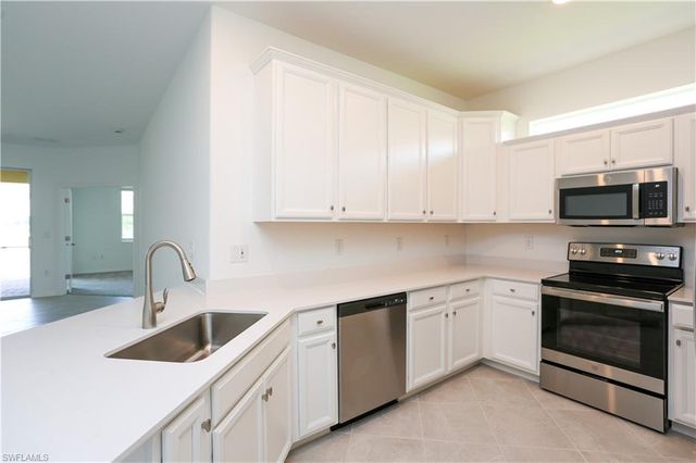 2599 Vine AVE, Naples, FL 34120