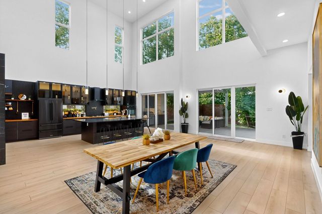 3946 N Cresthaven Road, Dallas, TX 75209