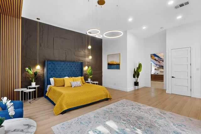 3946 N Cresthaven Road, Dallas, TX 75209